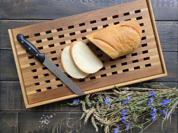 Дерев'яна дошка з лотком для крихт