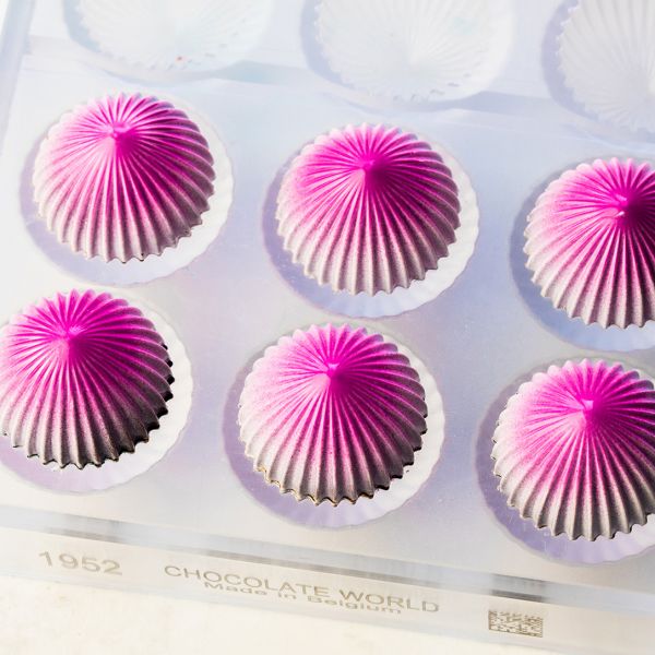 1952 CW Форма для шоколаду "напівсфера ребриста" 30,5x30,5x16 мм, 3х7 шт.- 8 г