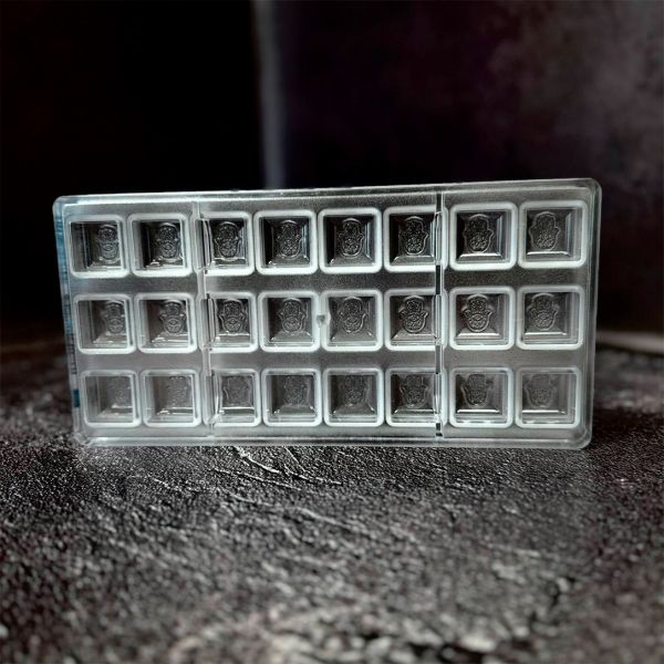 12139 CW Форма для шоколаду "Рука Фатіми " 26x26x16,69 мм, 3х8 шт./15,2 г