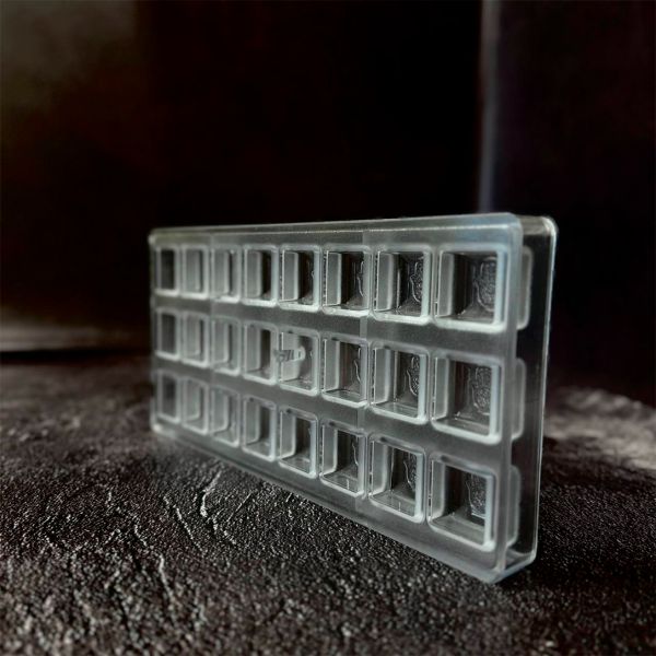 12139 CW Форма для шоколаду "Рука Фатіми " 26x26x16,69 мм, 3х8 шт./15,2 г