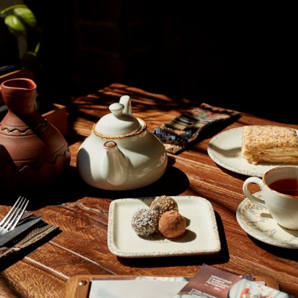 TN-TS-AR-38-KR Тарілка квадратна 27,5х27,5 см (діагональ 38 см), декор Tessera, серія "Tinta"