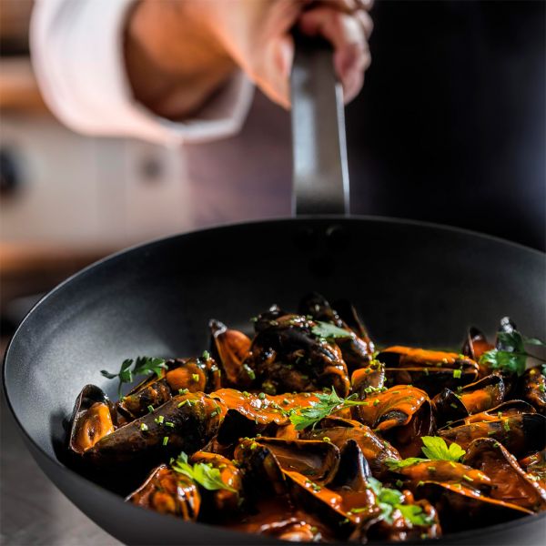 63828 Пательня WOK d 28 cм чорна сталь