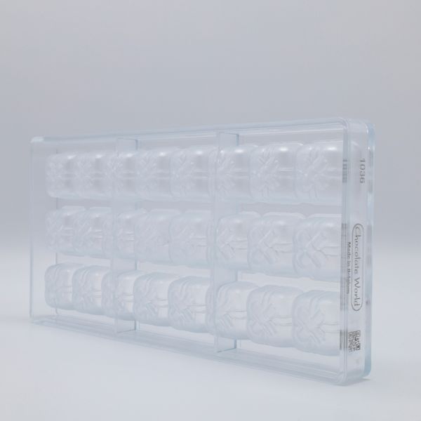 1036 CW Форма для шоколаду "Подарунок" 275x135x24 мм, 24шт. x 17 г