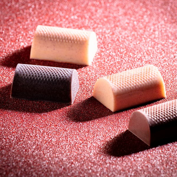 12098 CW Форма для шоколаду "Бюш з решіткою" 35х22,5 мм h 15,5 мм, 3х8 шт./ 11,8 г