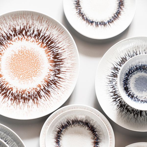 ISC2121-T0056 Тарілка кругла 21 см серія "Isabelle" декор "Spheres red"