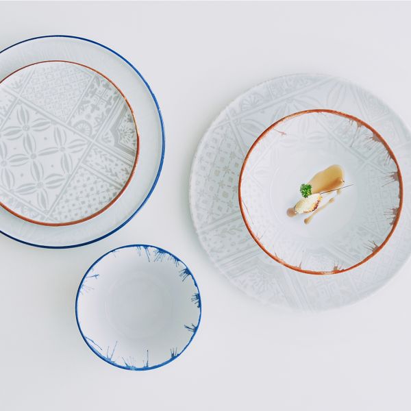 OPT2120-K0052Тарілка кругла 20 см серія "Optimo" декор "Mosaic Relief Blue Rim"