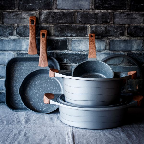 27626 Сковорідка з литого алюмінію з антрипр. покриттям серія "Stilo" d 26 см, h 5,5 см