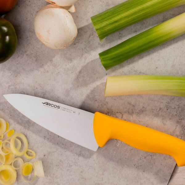 292000 Ніж кухарський 150 мм серія "2900" жовтий