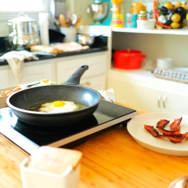 24118 Пательня  алюмінієва з антипригарним покриттям d 18 см