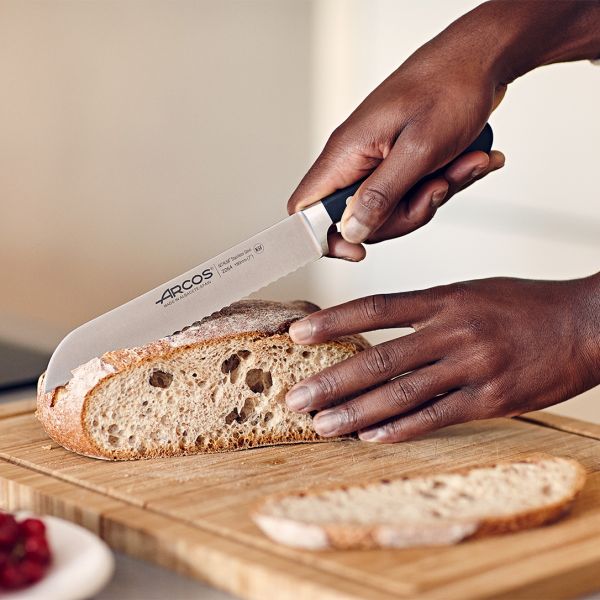 226400 Ніж для хліба 180 мм серія "Opera"