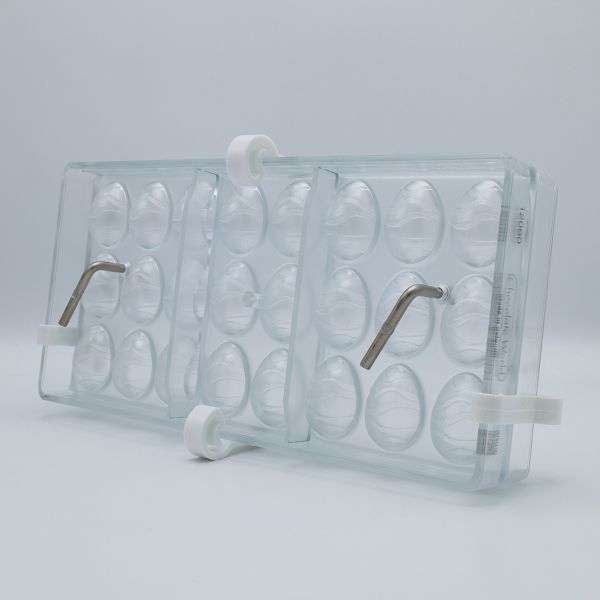 12090 CW Форма для шоколаду "Яйце з хвилястим візерунком" 33х23 мм h 12 мм, 3х8 шт./6 г